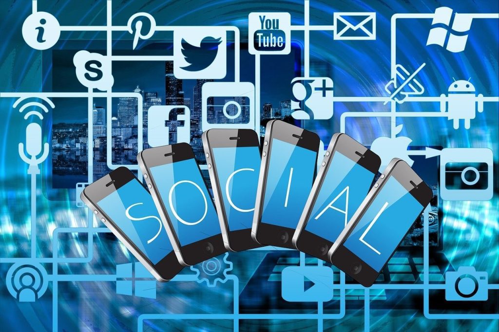 El impacto de redes sociales en la economía y negocios del siglo XXI