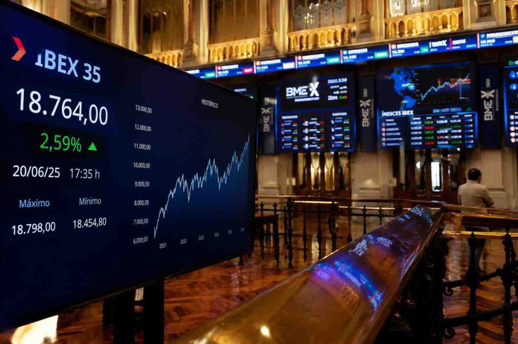 El Ibex 35 marca nuevos máximos históricos mientras el petróleo cae hasta los 87 dólares