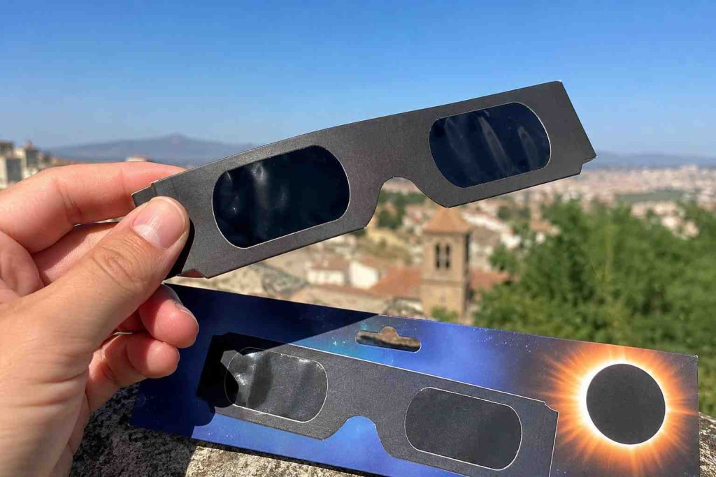 Aldi pone a la venta gafas homologadas para el eclipse solar por 1,49 euros