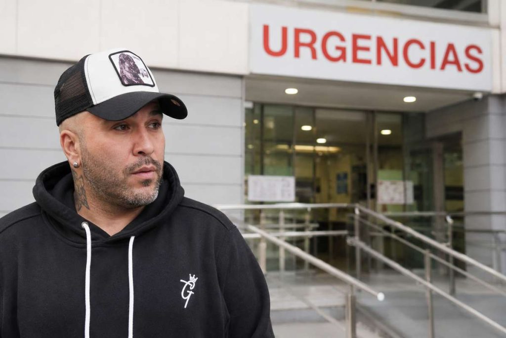 Lola acompaña a Kiko Rivera durante su hospitalización tras sufrir un nuevo ictus: “Es momento de cambiar muchas cosas”